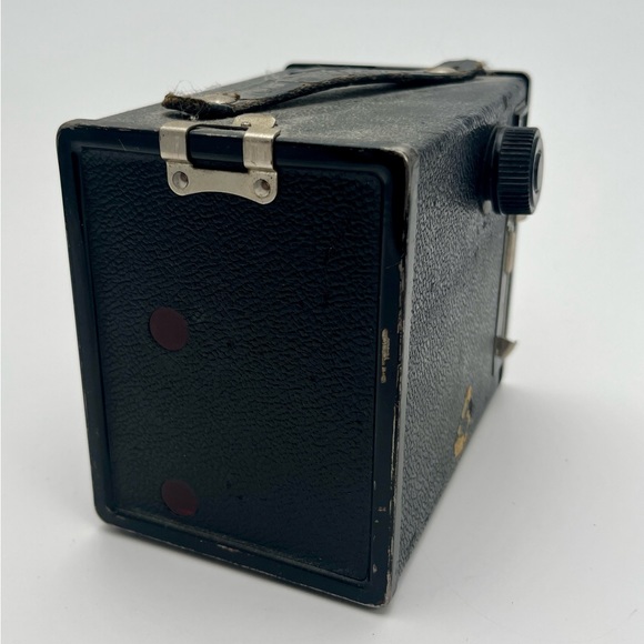 Vintage 35 Brownie, Argus C3 50mm camera, Charlie Chaplain film & 2 vintage Mags - Picture 12 of 16